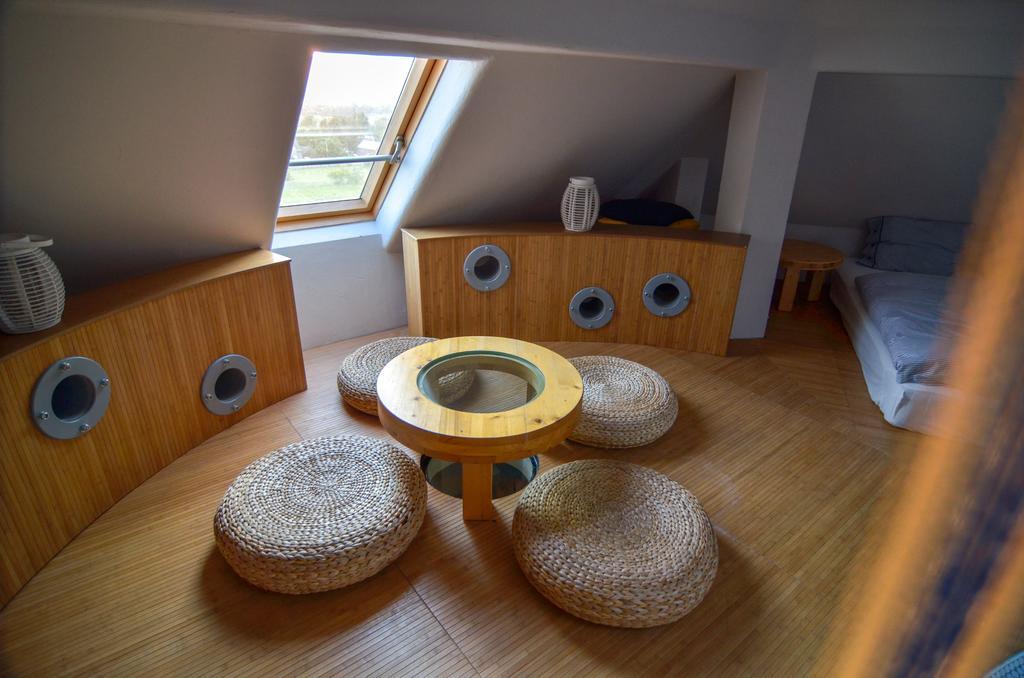 Villa Art Tower à Vratimov Extérieur photo